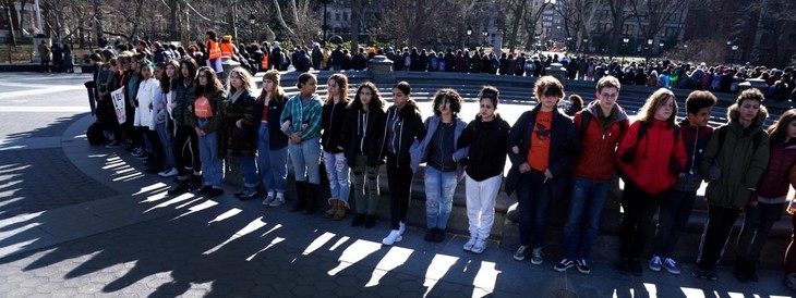 Etats-Unis : des milliers d'élèves manifestent contre les armes à feu - ảnh 1