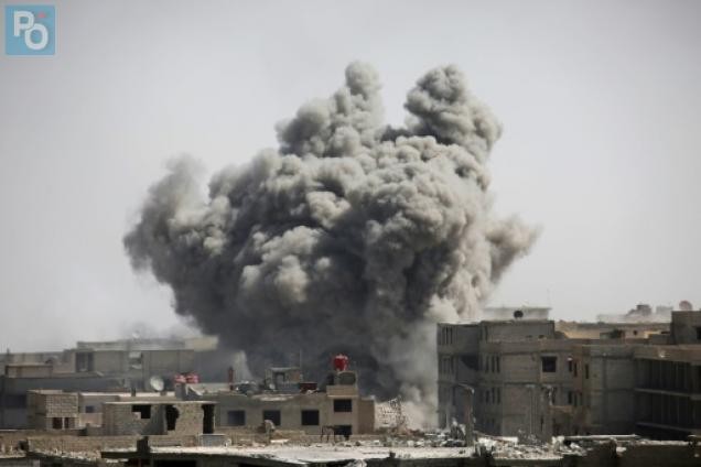 Syrie: des rebelles et civils vont quitter la Ghouta, les frappes se poursuivent - ảnh 1