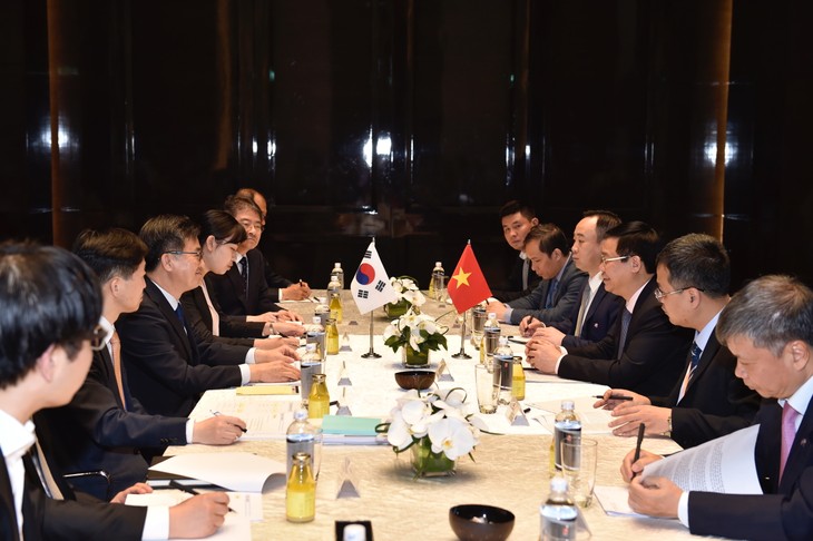 Vuong Dinh Hue reçoit le vice-Premier ministre sud-coréen - ảnh 1