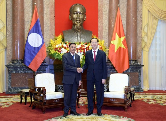 Trân Dai Quang reçoit le chef du bureau présidentiel laotien - ảnh 1