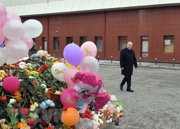 La Russie rend hommage aux victimes de l'incendie de Kemerovo - ảnh 1
