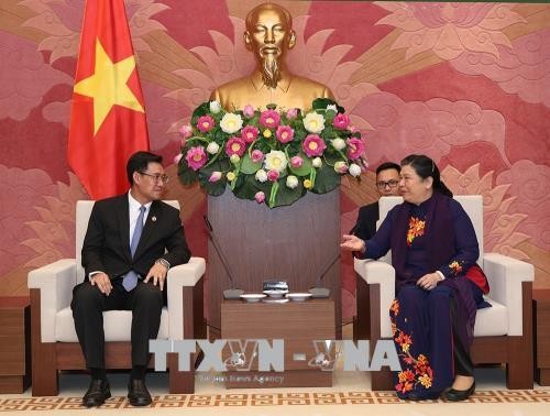 Tong Thi Phong reçoit le secrétaire de l’union de la jeunesse populaire révolutionnaire du Laos - ảnh 1