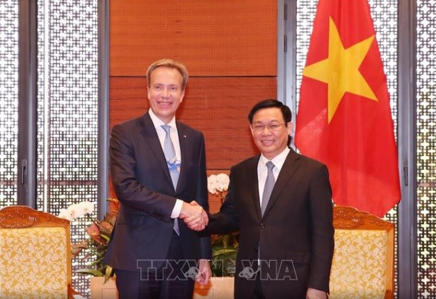 Le président du WEF : l’économie vietnamienne va enregistrer une croissance de 7% - ảnh 1