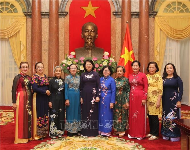Dang Thi Ngoc Thinh reçoit les femmes députés et anciennes cadres de la ville de Cân Tho - ảnh 1