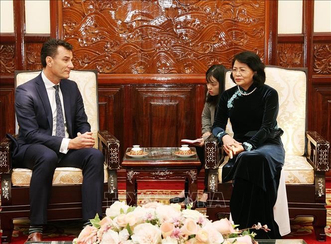 Le directeur général de Manulife reçu par la vice-présidente vietnamienne - ảnh 1