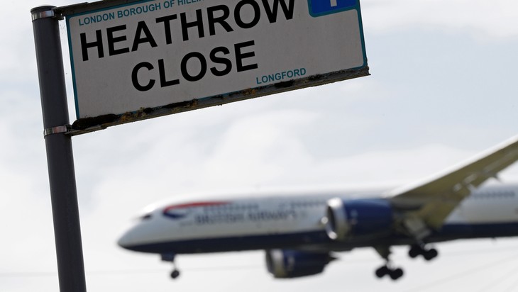 Royaume-Uni: Reprise des vols à l'aéroport d'Heathrow après le signalement d'un drone - ảnh 1