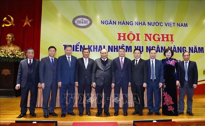 Nguyên Xuân Phuc à la réunion du secteur bancaire  - ảnh 1