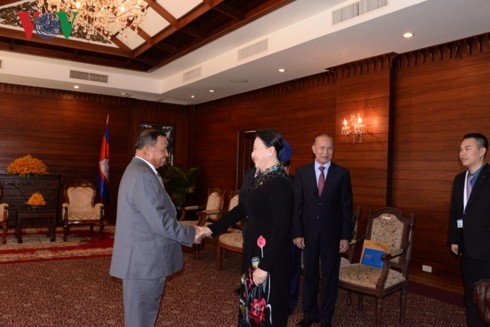 Nguyên Thi Kim Ngân rencontre les dirigeants du Parlement cambodgien - ảnh 1