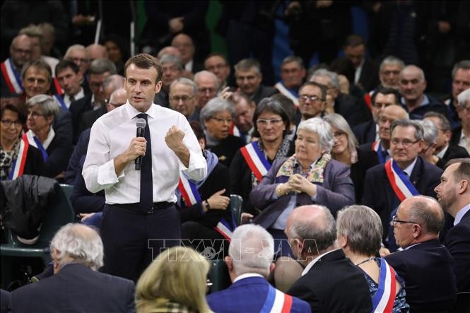 Grand débat national: Emmanuel Macron réussit son oral face aux maires de Normandie - ảnh 1