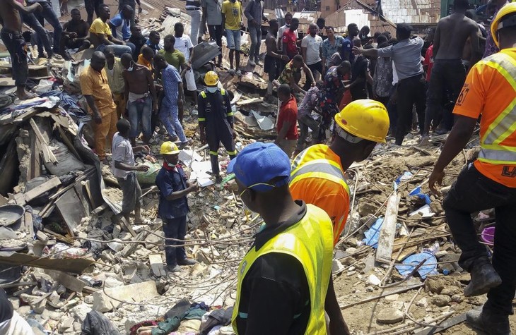 Nigeria: au moins 8 morts dans l’effondrement d’un immeuble à Lagos - ảnh 1
