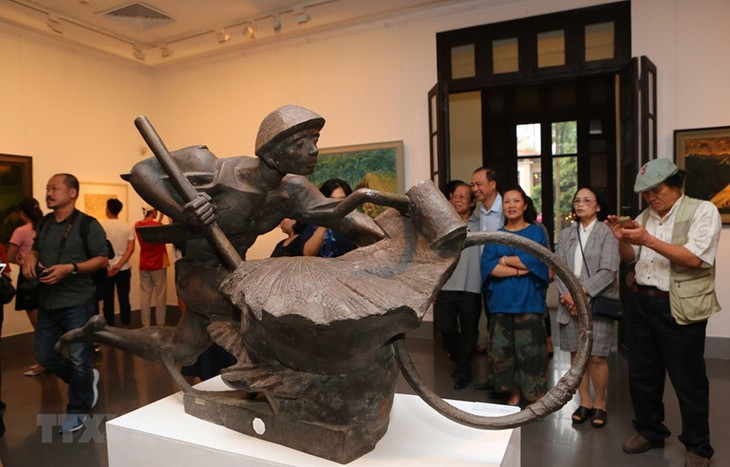 Exposition de beaux-arts sur les soldats de Diên Biên - ảnh 1