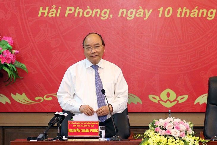 Le Premier ministre rencontre les dirigeants de la ville portuaire de Hai Phong - ảnh 1