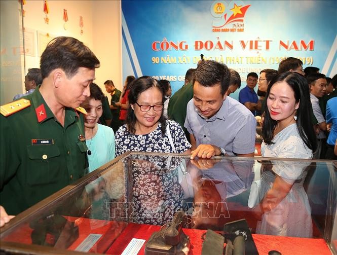 Exposition pour les 90 ans des syndicats vietnamiens - ảnh 1