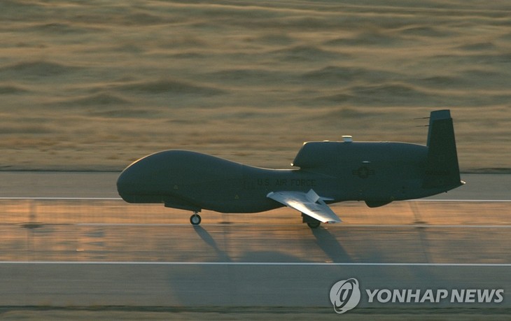 Un avion de surveillance américain survole la péninsule coréenne - ảnh 1