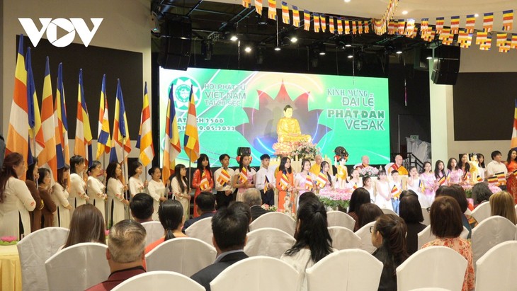 Người Việt tại Séc trang trọng tổ chức Đại lễ Phật Đản 2022 - ảnh 4