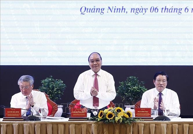 Colloque pour collecter les avis sur la stratégie d’édification d’un État de droit socialiste au Vietnam - ảnh 1