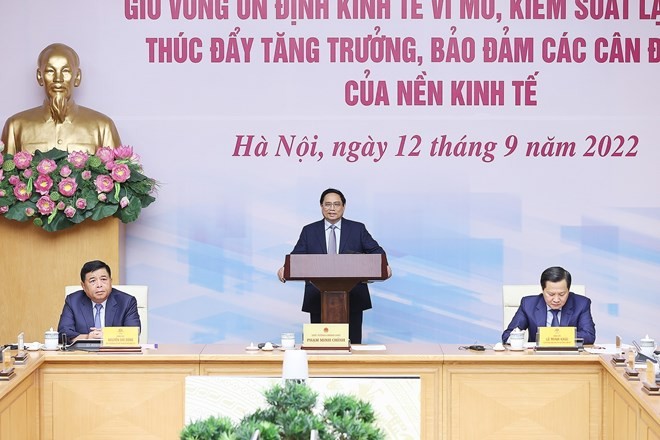 Pham Minh Chinh préside une conférence sur le maintien de la stabilisation macroéconomique - ảnh 1