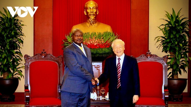 Le président ougandais reçu par Nguyên Phu Trong  - ảnh 1