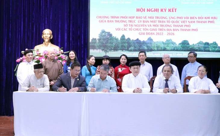 Hô Chi Minh-Ville: 33 organisations religieuses signent un pacte de protection environnementale - ảnh 1