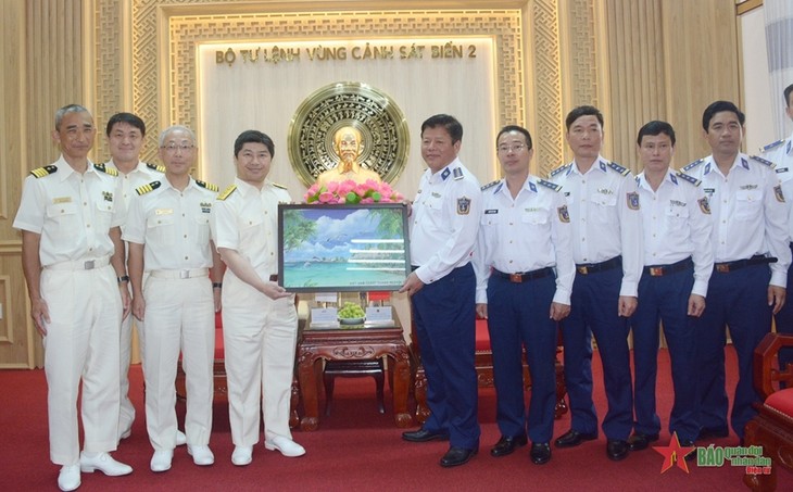 Un navire de patrouille des garde-côtes japonais en visite au Vietnam - ảnh 1