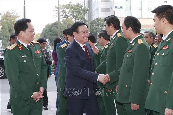 Vuong Dinh Huê se rend à l'hôpital central militaire 108 - ảnh 1