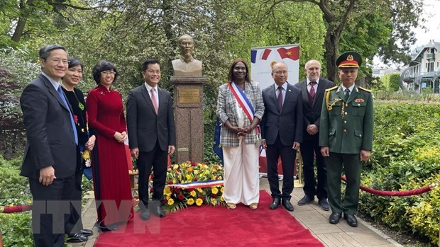 Le 133e anniversaire du Président Hô Chi Minh célébré en France - ảnh 1