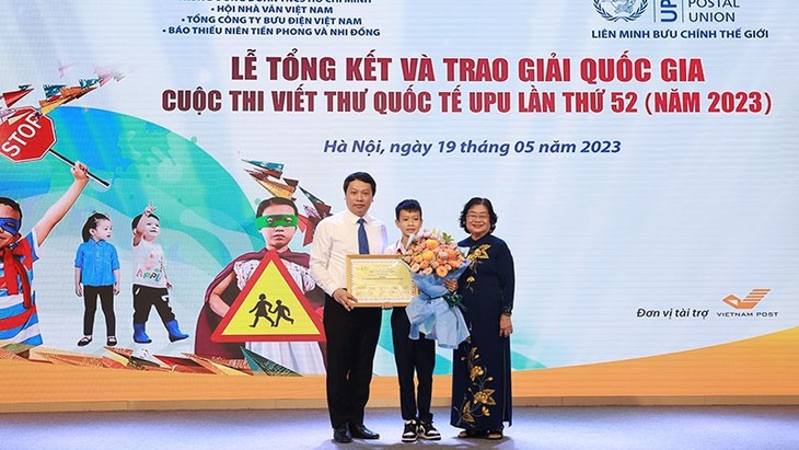 Remise des prix du concours international de compositions épistolaires 2023 au Vietnam - ảnh 1