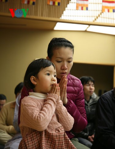 Cầu siêu cho nạn nhân sóng thần ở Nhật Bản - ảnh 2