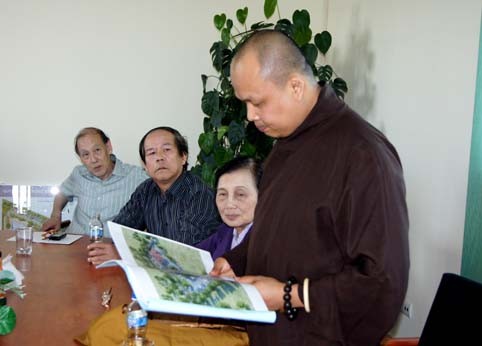 Ký kết hợp đồng thiết kế xây dựng khu văn hóa tâm linh của người Việt tại Ba Lan - ảnh 2