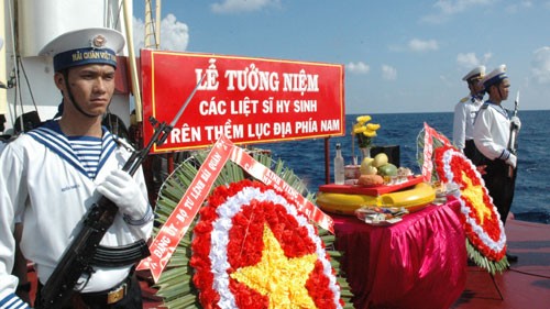 Lễ tưởng niệm những liệt sĩ hy sinh vì chủ quyền biển đảo của Tổ quốc - ảnh 2