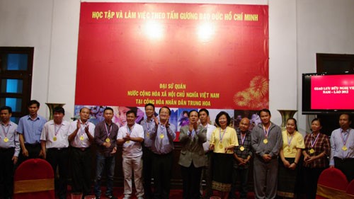 Giao lưu hữu nghị giữa Đại sứ quán Việt Nam và Đại sứ quán Lào tại Trung Quốc  - ảnh 1