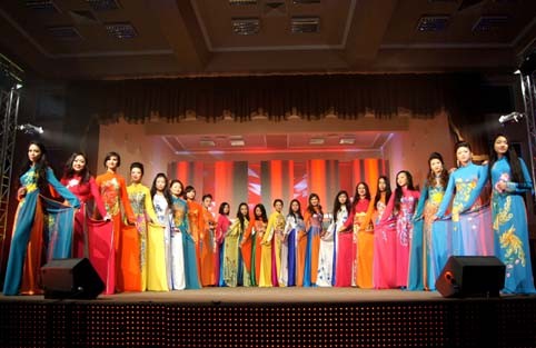 Người đẹp thanh lịch 2012 Cộng đồng Việt Nam tại Ba Lan - ảnh 3