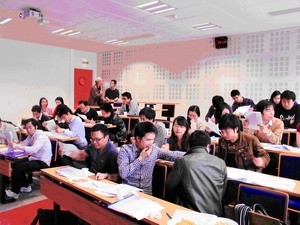 130 sinh viên Việt Nam được trao học bổng “Đồng hành” tại Pháp - ảnh 1