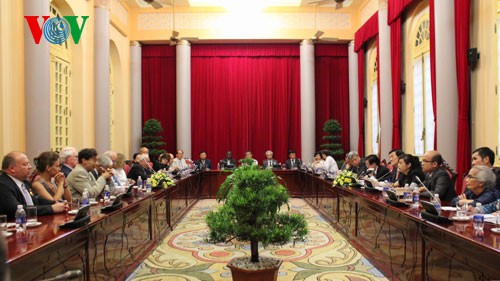 Chủ tịch nước Trương Tấn Sang tiếp các nhà khoa học quốc tế dự Hội nghị “Gặp gỡ Việt Nam” - ảnh 2