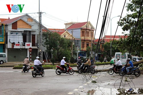 Đồng Hới, Quảng Bình tan hoang sau bão số 10 - ảnh 13