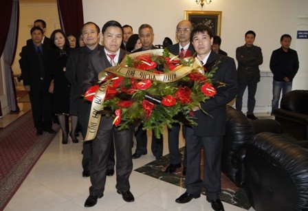 Đại sứ quán Việt Nam tại Ba Lan mở sổ tang, tổ chức Lễ viếng Đại tướng Võ Nguyên Giáp - ảnh 6
