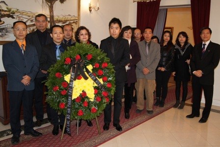 Đại sứ quán Việt Nam tại Ba Lan mở sổ tang, tổ chức Lễ viếng Đại tướng Võ Nguyên Giáp - ảnh 7