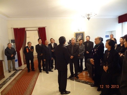 Đại sứ quán Việt Nam tại Ba Lan mở sổ tang, tổ chức Lễ viếng Đại tướng Võ Nguyên Giáp - ảnh 3