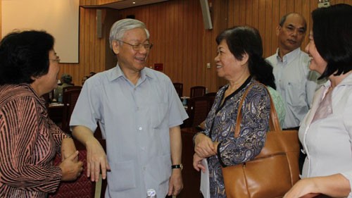 Bộ Chính trị gặp mặt cán bộ cấp cao nghỉ hưu phía Nam  - ảnh 1