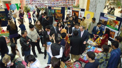 Sinh viên Việt Nam tham gia “Tuần Văn hóa châu Á” tại Nga  - ảnh 2