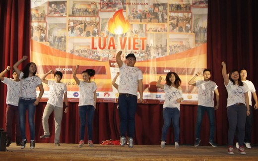 Thanh niên, sinh viên Việt Nam tại Ba Lan: giao lưu Lửa Việt 2014 - ảnh 4