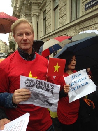Cộng đồng người Việt tại Áo phản đối Trung Quốc hạ đặt giàn khoan Hải Dương 981 trái phép - ảnh 7