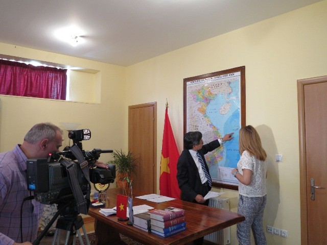 Đại sứ quán Việt Nam tại Hy Lạp gặp gỡ báo chí về tình hình Biển Đông - ảnh 1