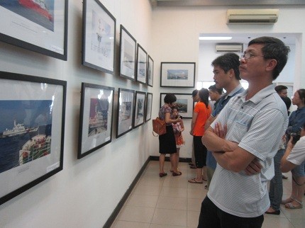 Khai mạc triển lãm ảnh “Chủ quyền biển đảo của Việt Nam”  - ảnh 1