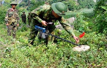 Việt Nam tích cực thúc đẩy hợp tác trong ASEAN về khắc phục hậu quả bom mìn - ảnh 1