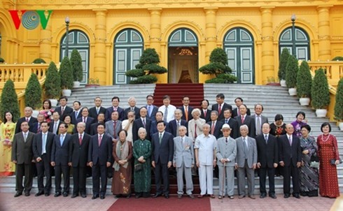 Chủ tịch nước Trương Tấn Sang gặp mặt đại biểu cán bộ lãnh đạo ngành ngoại giao Việt Nam  - ảnh 1