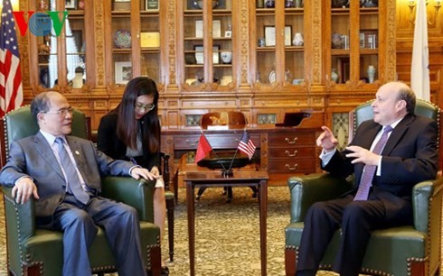 Chủ tịch Quốc hội Nguyễn Sinh Hùng bắt đầu thăm Boston (Mỹ) - ảnh 2