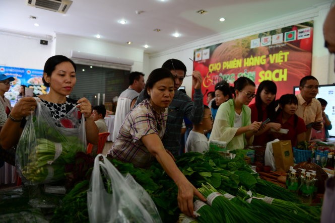 Lần đầu tiên tại TP.HCM diễn ra “Chợ phiên hàng Việt và nông sản sạch” - ảnh 1