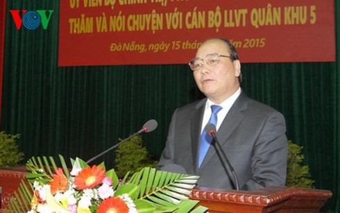 Phó Thủ tướng Nguyễn Xuân Phúc thăm lực lượng vũ trang Quân khu 5 - ảnh 1