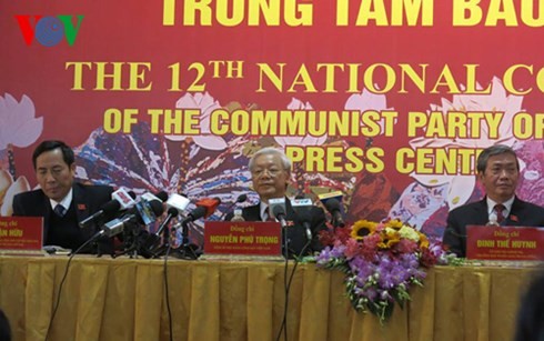 Tổng Bí thư Nguyễn Phú Trọng chia sẻ với báo chí sau khi tái đắc cử  - ảnh 1